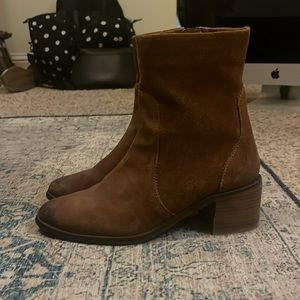 Brown Steve Madden booties!